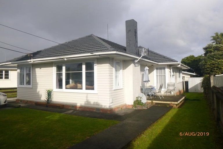 Photo of property in 620a Te Atatu Road, Te Atatu Peninsula, Auckland, 0610
