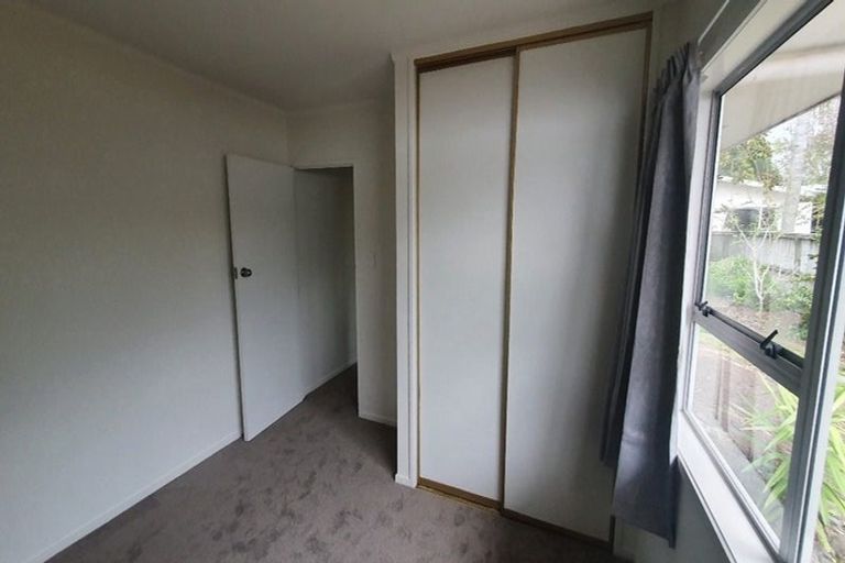 Photo of property in 24 Walton Street, Red Beach, 0932