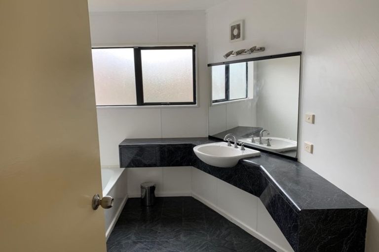 Photo of property in 72 Branch Road, Highlands Park, New Plymouth, 4312