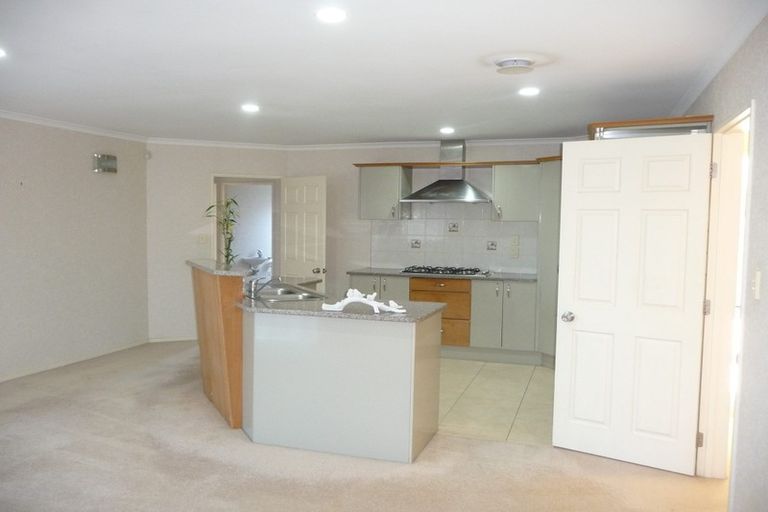 Photo of property in 4 Ballyroney Place, East Tamaki, Auckland, 2013