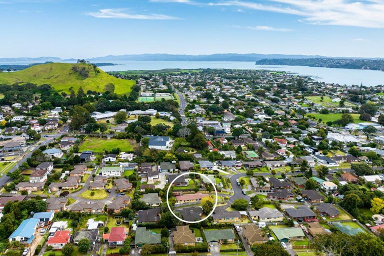 Photo of property in 32 Kohanga Road, Mangere Bridge, Auckland, 2022