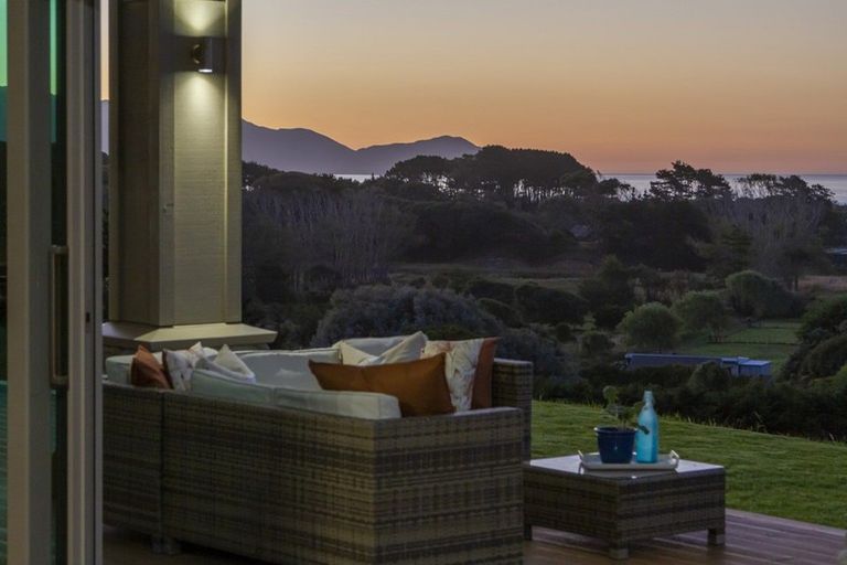 Photo of property in 187 Peka Peka Road, Peka Peka, Waikanae, 5391