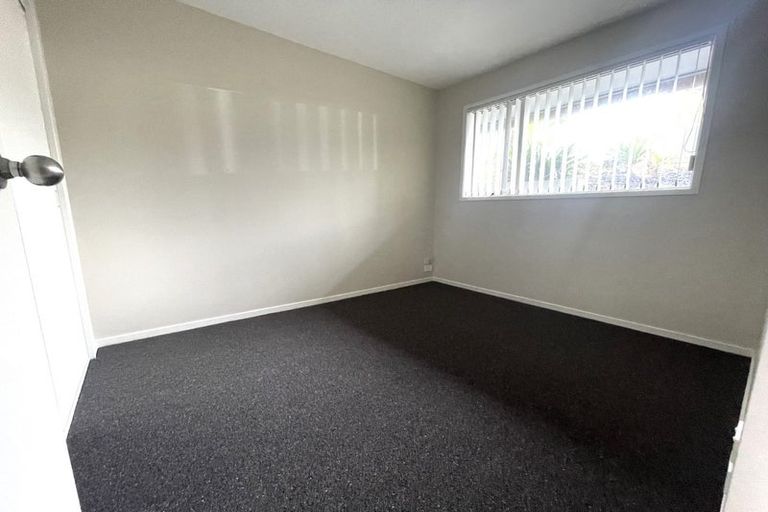 Photo of property in 6/242 Great North Road, Henderson, Auckland, 0612