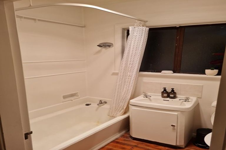 Photo of property in 3 Links Road, New Lynn, Auckland, 0600