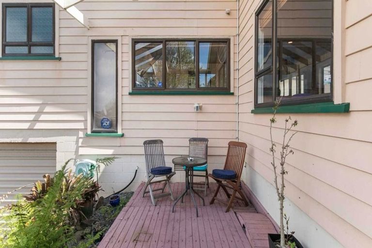 Photo of property in 12 Ellesmere Crescent, Pakuranga Heights, Auckland, 2010