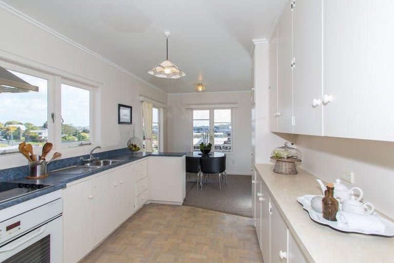 Photo of property in 1/14 Tristram Avenue, Forrest Hill, Auckland, 0620