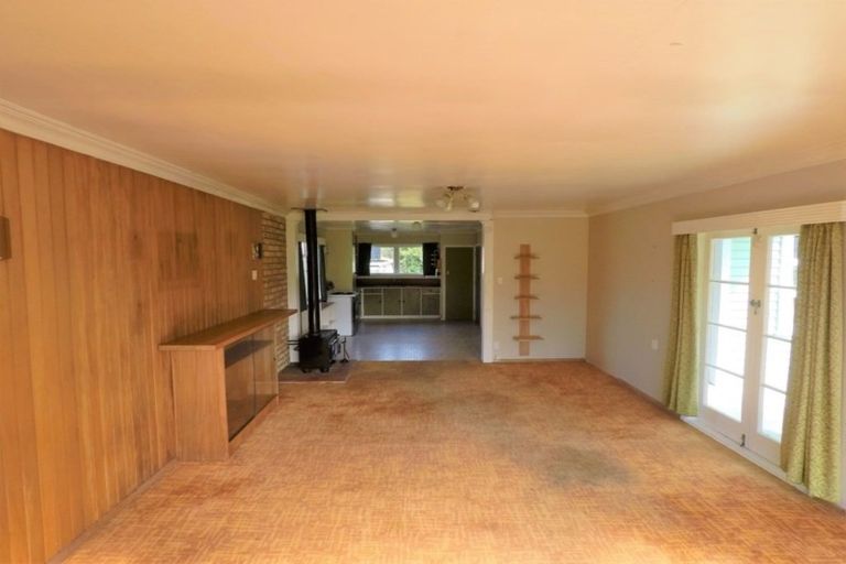 Photo of property in 335 Kawiu Road, Levin, 5510