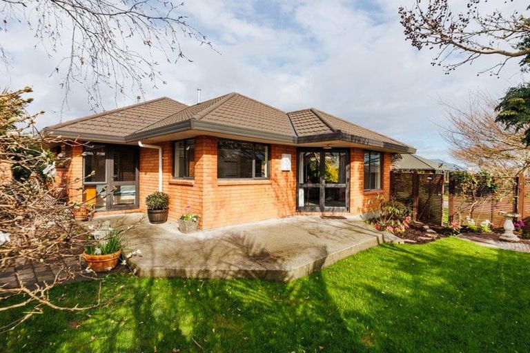 Photo of property in 1 Alpine Grove, Kelvin Grove, Palmerston North, 4414