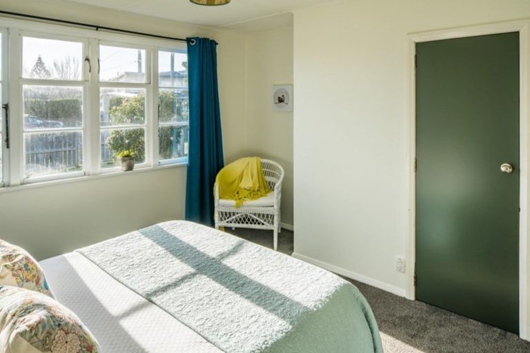 Photo of property in 32 Jillett Street, Titahi Bay, Porirua, 5022