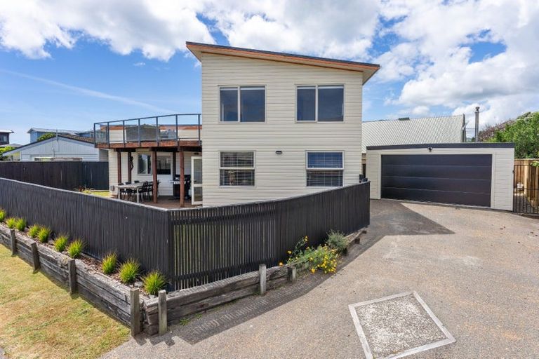 Photo of property in 1 Frances Street, Waikanae Beach, Waikanae, 5036