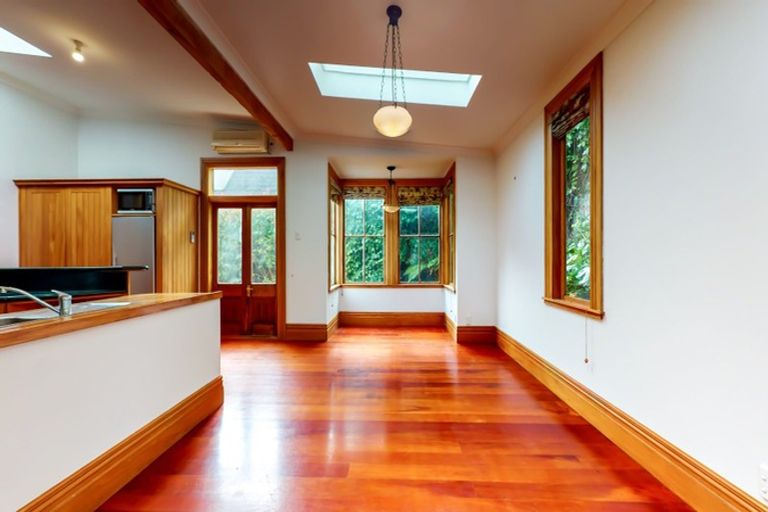 Photo of property in 145 Glenmore Street, Kelburn, Wellington, 6012