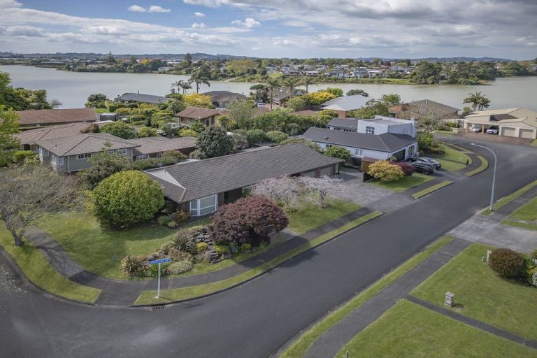 Photo of property in 2 Roselawn Lane, Pahurehure, Papakura, 2113