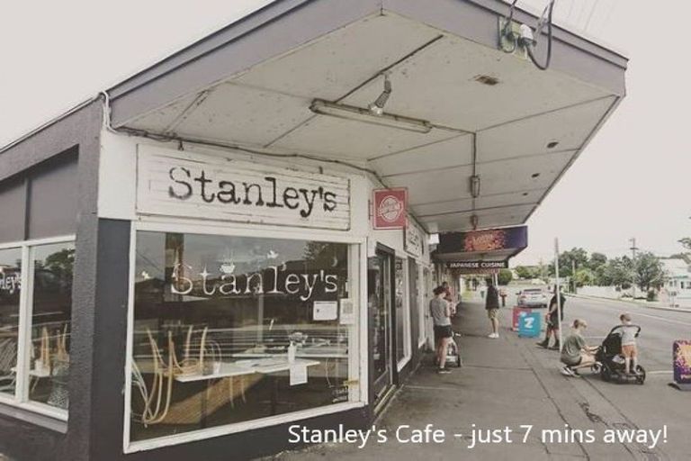 Photo of property in 1/10 Marsh Avenue, Forrest Hill, Auckland, 0620