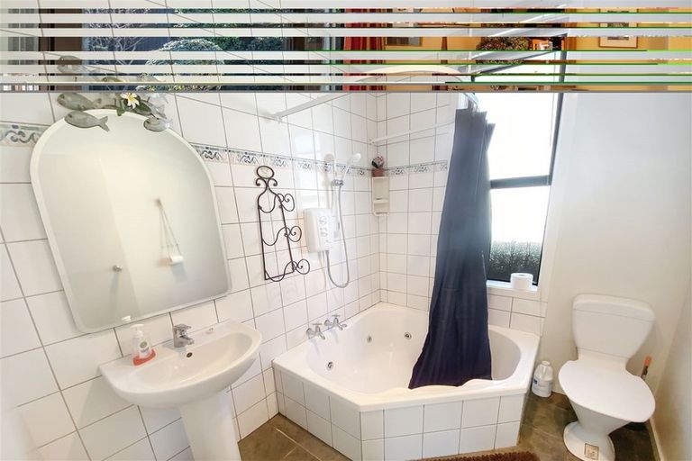 Photo of property in 1/9 Defoe Place, Waltham, Christchurch, 8023