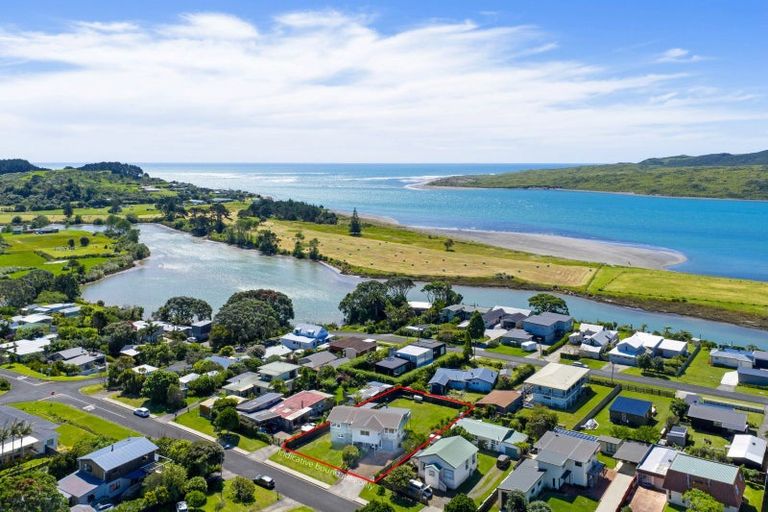 Photo of property in 19 Taipari Avenue, Raglan, 3225