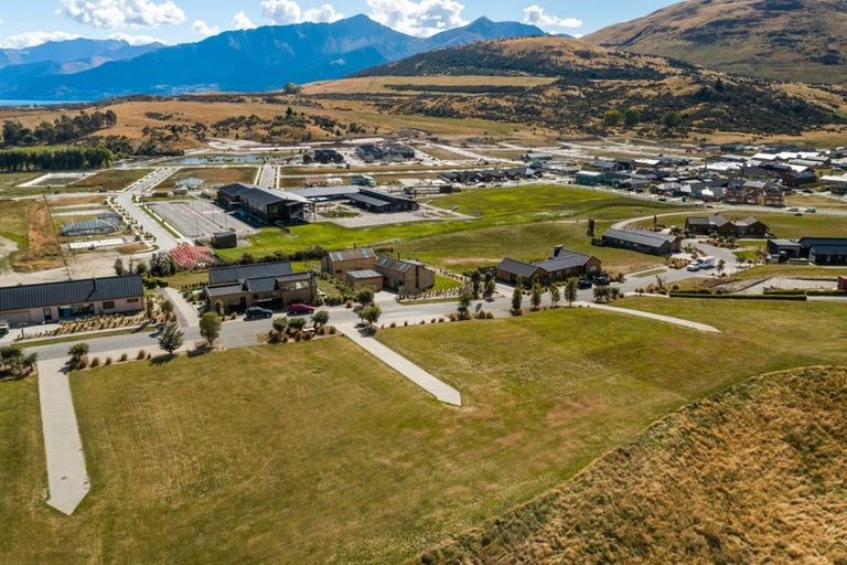 Photo of property in 28 Cunninghams Drive, Jacks Point, Queenstown, 9371