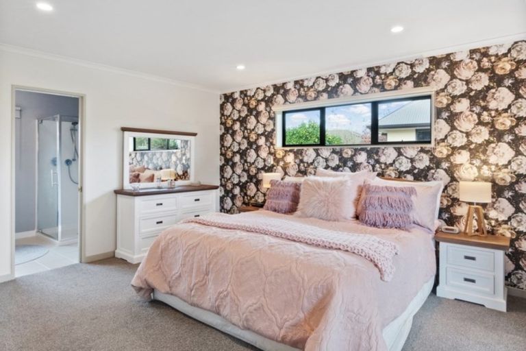 Photo of property in 3 Kenneth Place, Rototuna, Hamilton, 3210