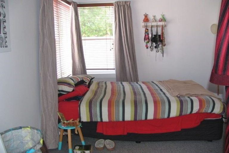 Photo of property in 1/12 Northumberland Avenue, Belmont, Auckland, 0622