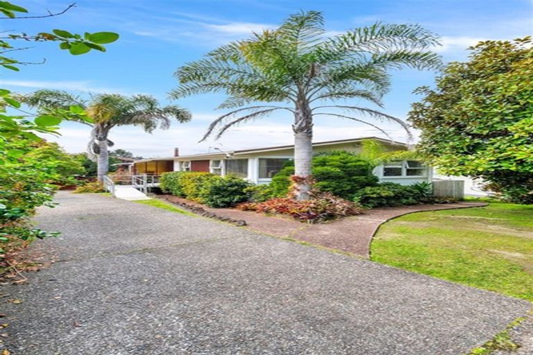Photo of property in 11 Chequers Avenue, Glenfield, Auckland, 0629