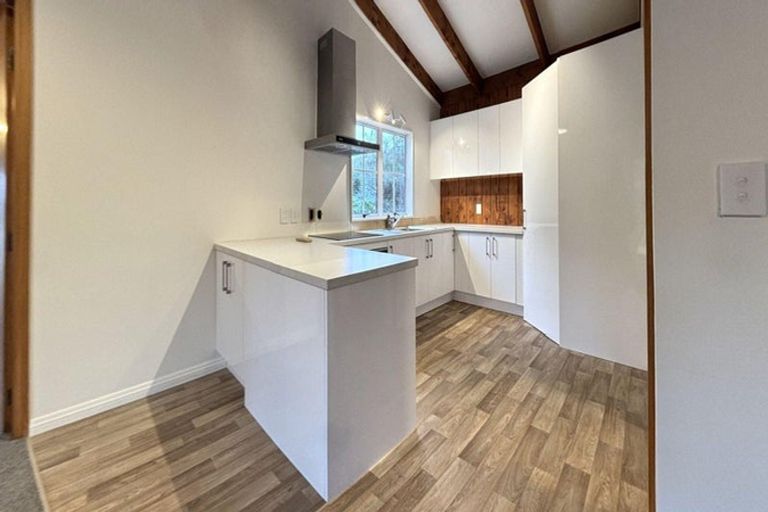 Photo of property in 17 Hookway Grove, Paraparaumu, 5032