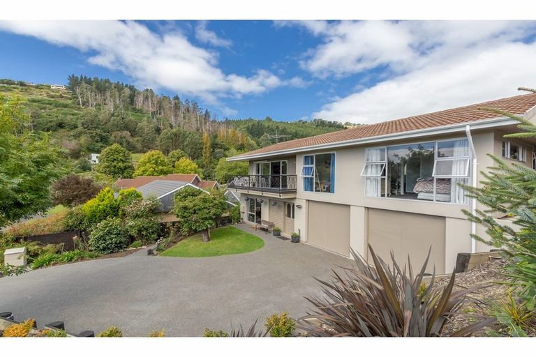 Photo of property in 7 Dalefield Drive, Cashmere, Christchurch, 8022