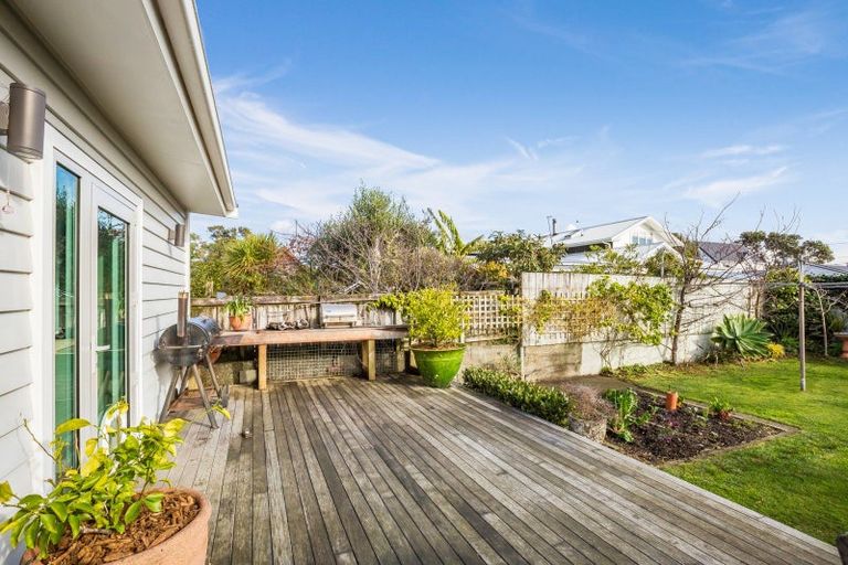 Photo of property in 38 Oroua Street, Eastbourne, Lower Hutt, 5013