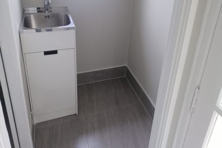 Photo of property in 5 Spinella Drive, Bayview, Auckland, 0629