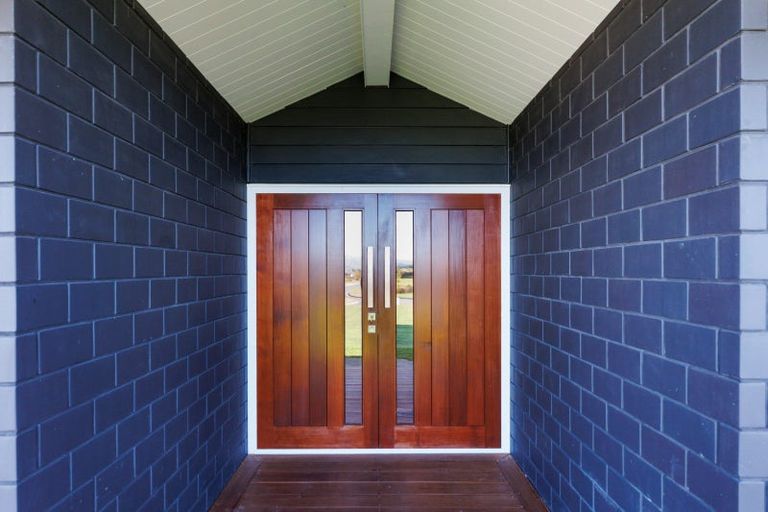 Photo of property in 21 Loveston Lane, Kelvin Grove, Palmerston North, 4470