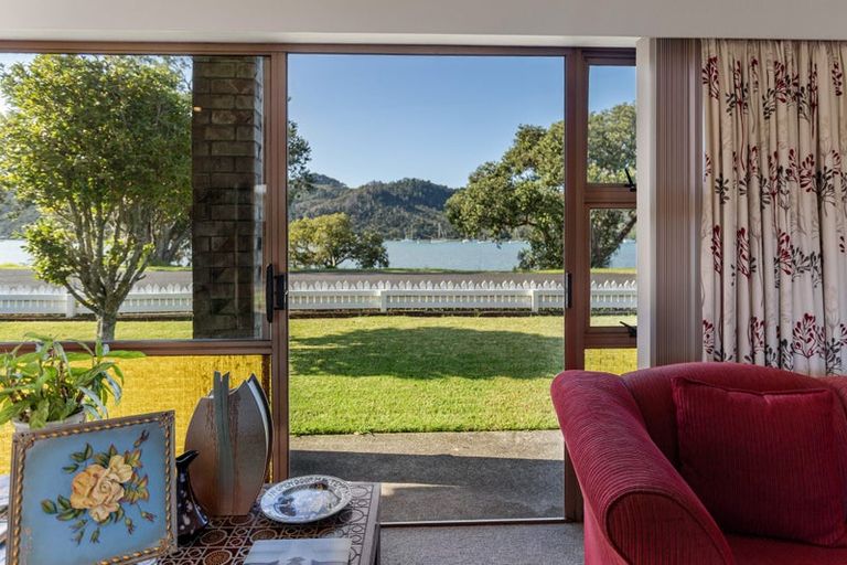 Photo of property in 27 Robinson Road, Whitianga, 3510
