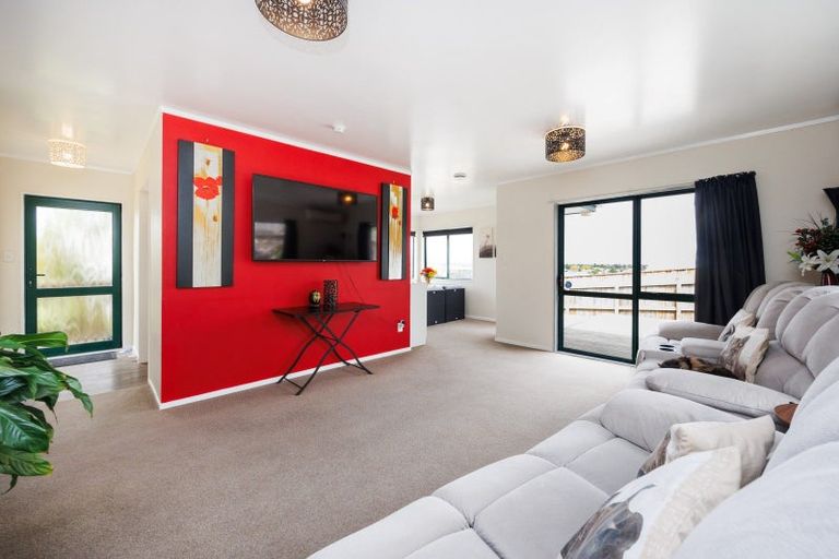 Photo of property in 23 Lydia Place, Kelvin Grove, Palmerston North, 4414