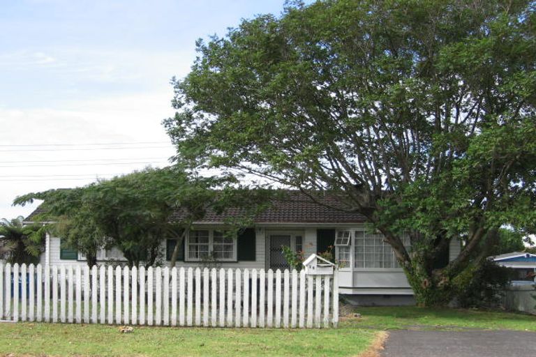 Photo of property in 36 Harmel Road, Glendene, Auckland, 0602