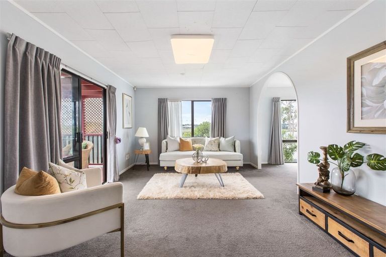 Photo of property in 1/48 Barbados Drive, Unsworth Heights, Auckland, 0632