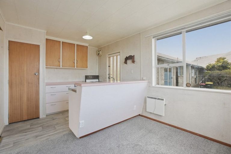 Photo of property in 14 Huatoki Street, Vogeltown, New Plymouth, 4310