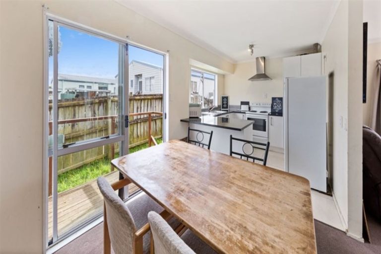 Photo of property in 3/43 Solveig Place, Randwick Park, Auckland, 2105