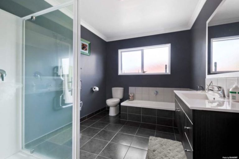 Photo of property in 7 Jomard Terrace, Northcross, Auckland, 0632