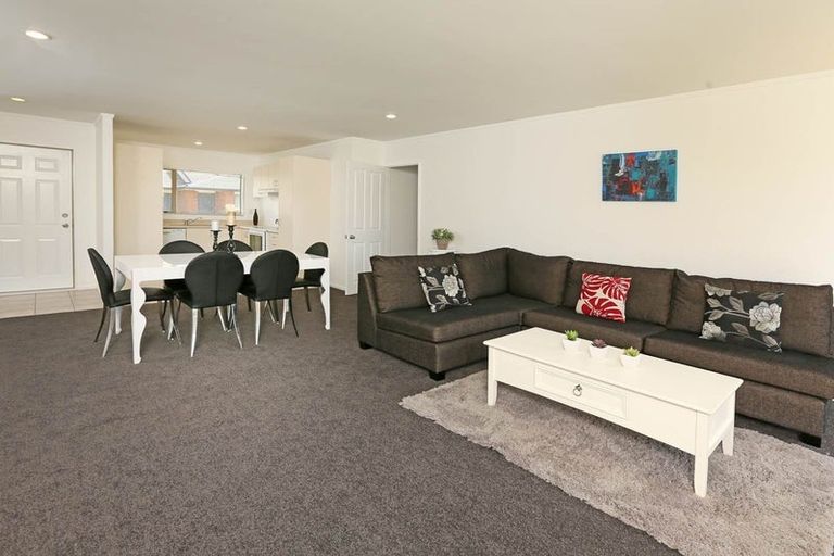Photo of property in 15 Carlas Way, Ranui, Auckland, 0612