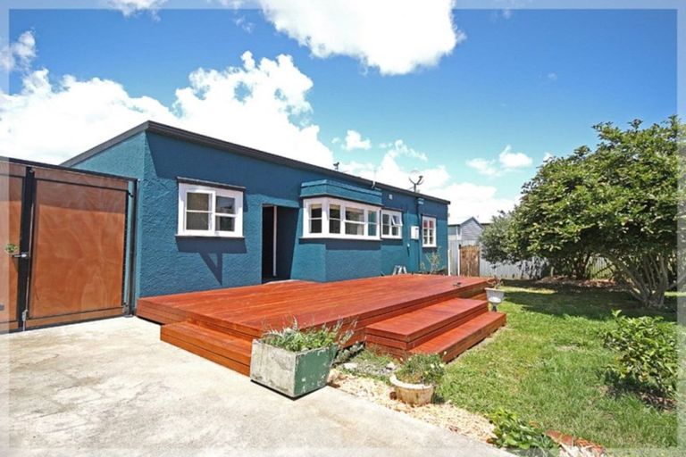 Photo of property in 42 Mckenzie Street, Levin, 5510