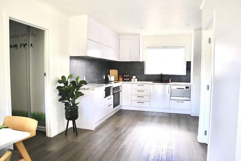 Photo of property in 1/109 Target Road, Totara Vale, Auckland, 0629