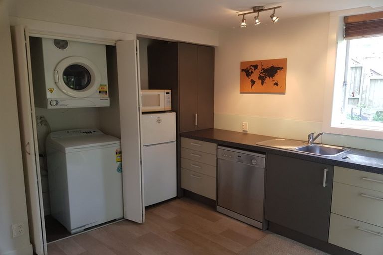 Photo of property in 2 Earls Terrace, Mount Victoria, Wellington, 6011