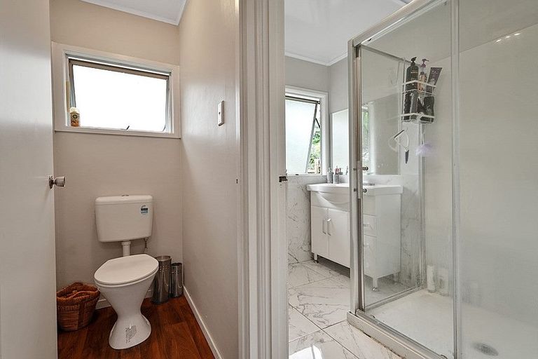 Photo of property in 1/20 Mile Place, Henderson, Auckland, 0612