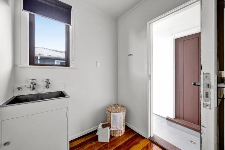 Photo of property in 14 Karaka Street, Merrilands, New Plymouth, 4312