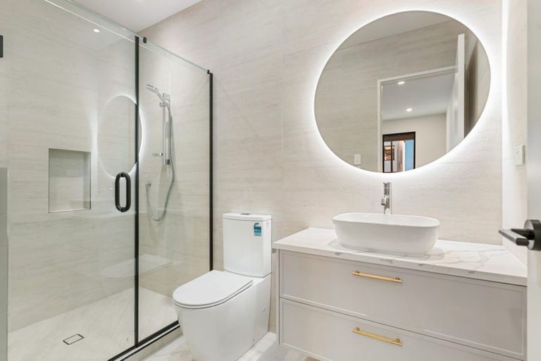 Photo of property in 33 Puihi Crescent, Massey, Auckland, 0614