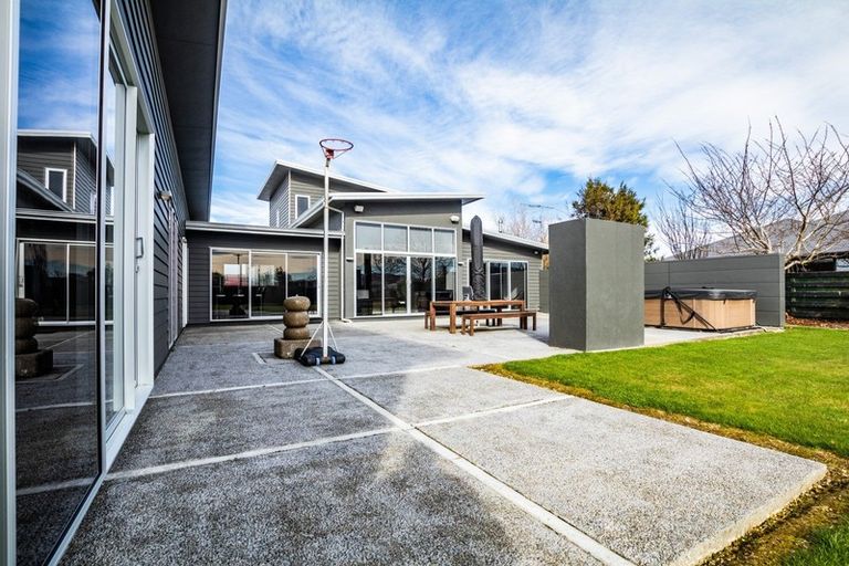 Photo of property in 43 Anne Street, Winton, 9720