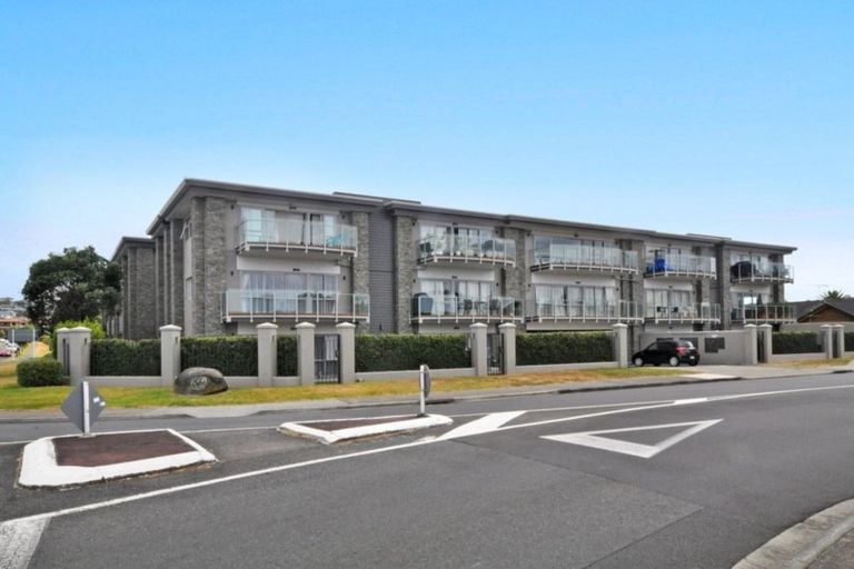 Photo of property in 306/252 Centreway Road, Orewa, 0931