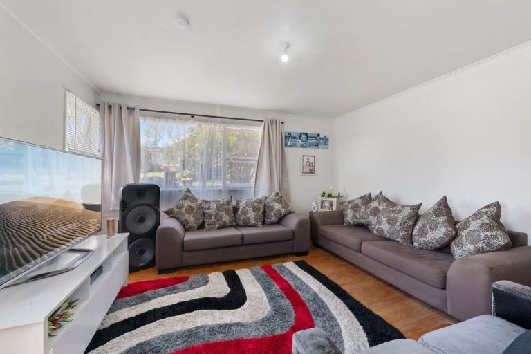 Photo of property in 6 Kirby Street, Glendene, Auckland, 0602