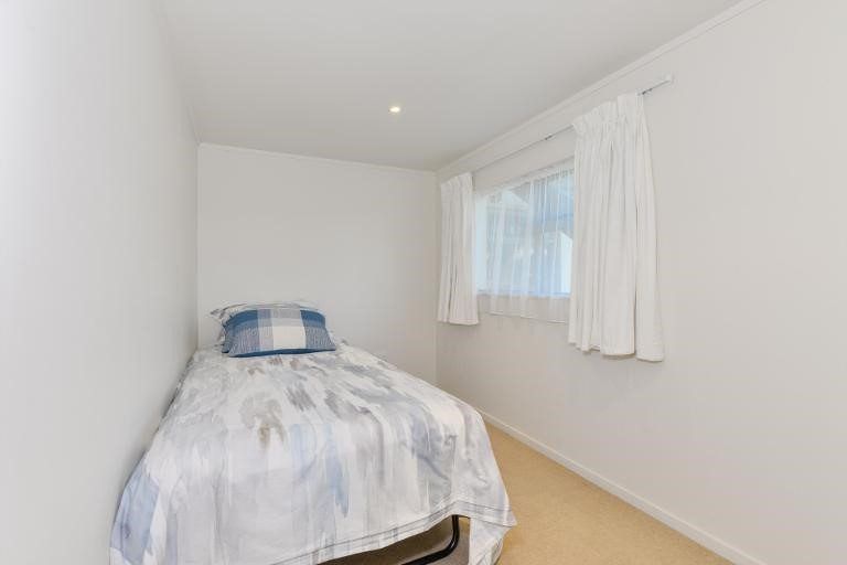 Photo of property in 18 Lavelle Road, Henderson, Auckland, 0612