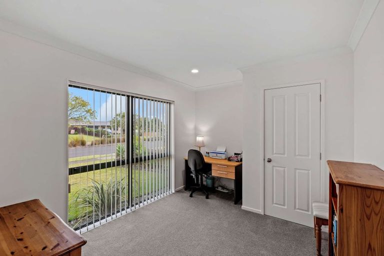 Photo of property in 81 Riverside Drive, Waiuku, 2123
