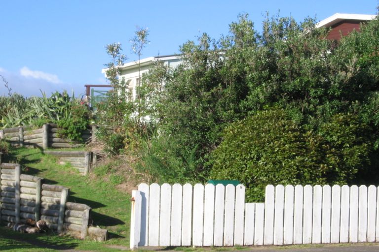 Photo of property in 8 Atua Street, Waikanae Beach, Waikanae, 5036