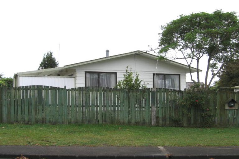 Photo of property in 132 Farquhar Road, Glendene, Auckland, 0602