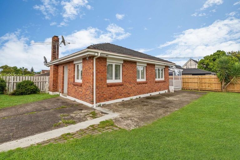 Photo of property in 73 Kenderdine Road, Papatoetoe, Auckland, 2025